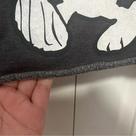 Snoopy Graphic Women's Sweater - Black - Picture 6 of 6